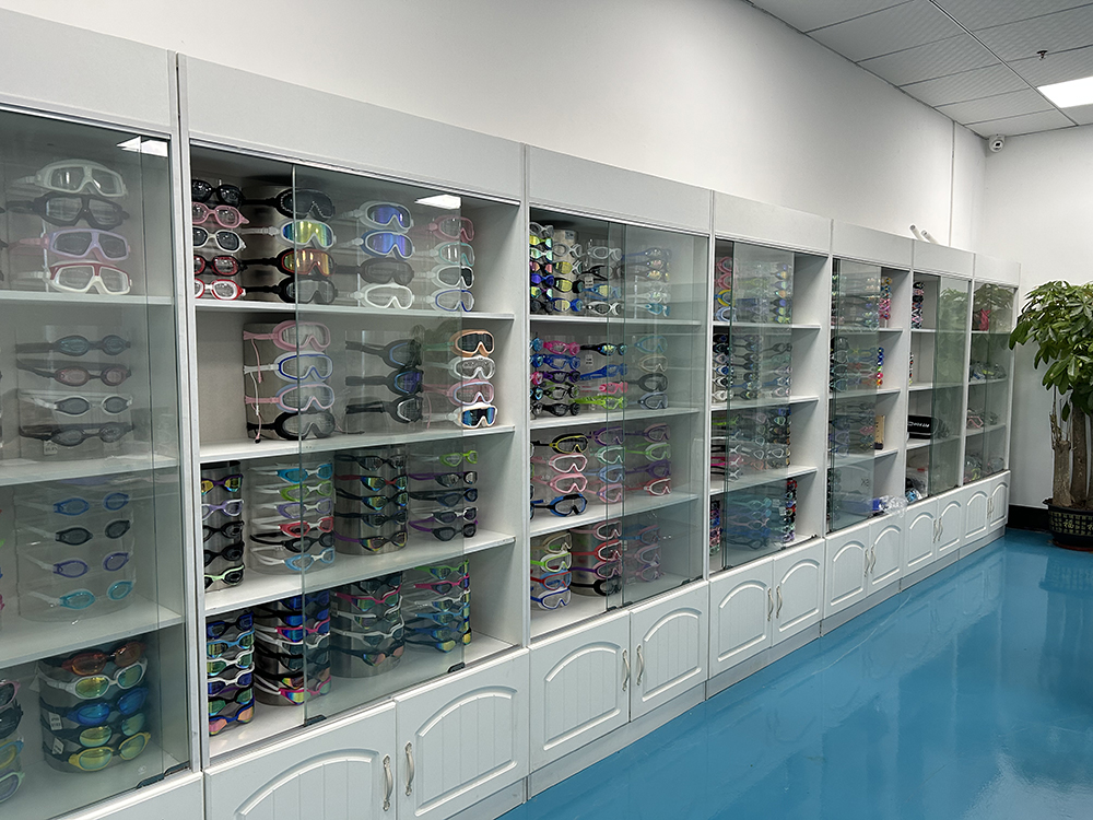 swimming goggles samples room