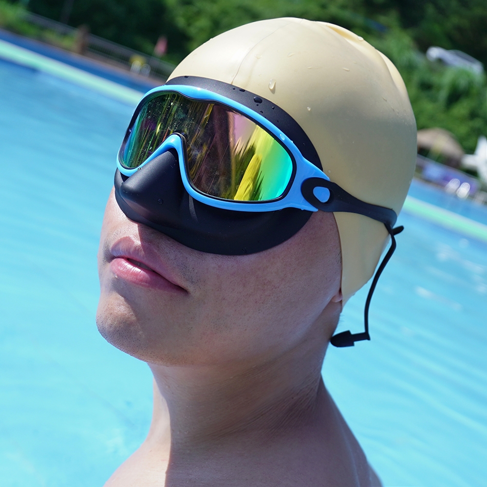 swimming goggles + cap