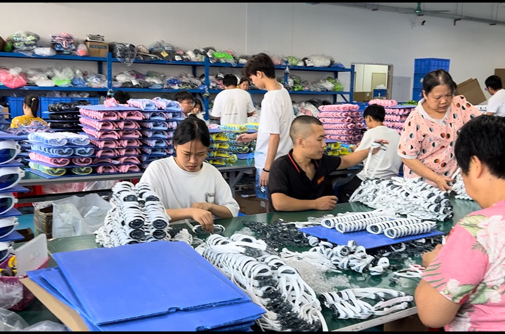 China swimming goggles factory