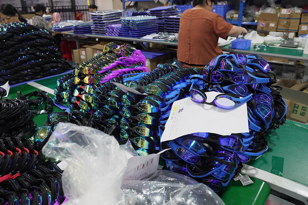 Swimming goggles China factory